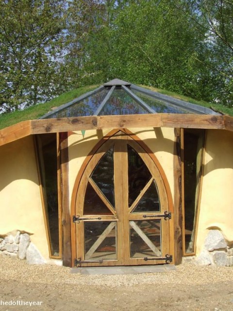 The Cob-bale Roundhouse